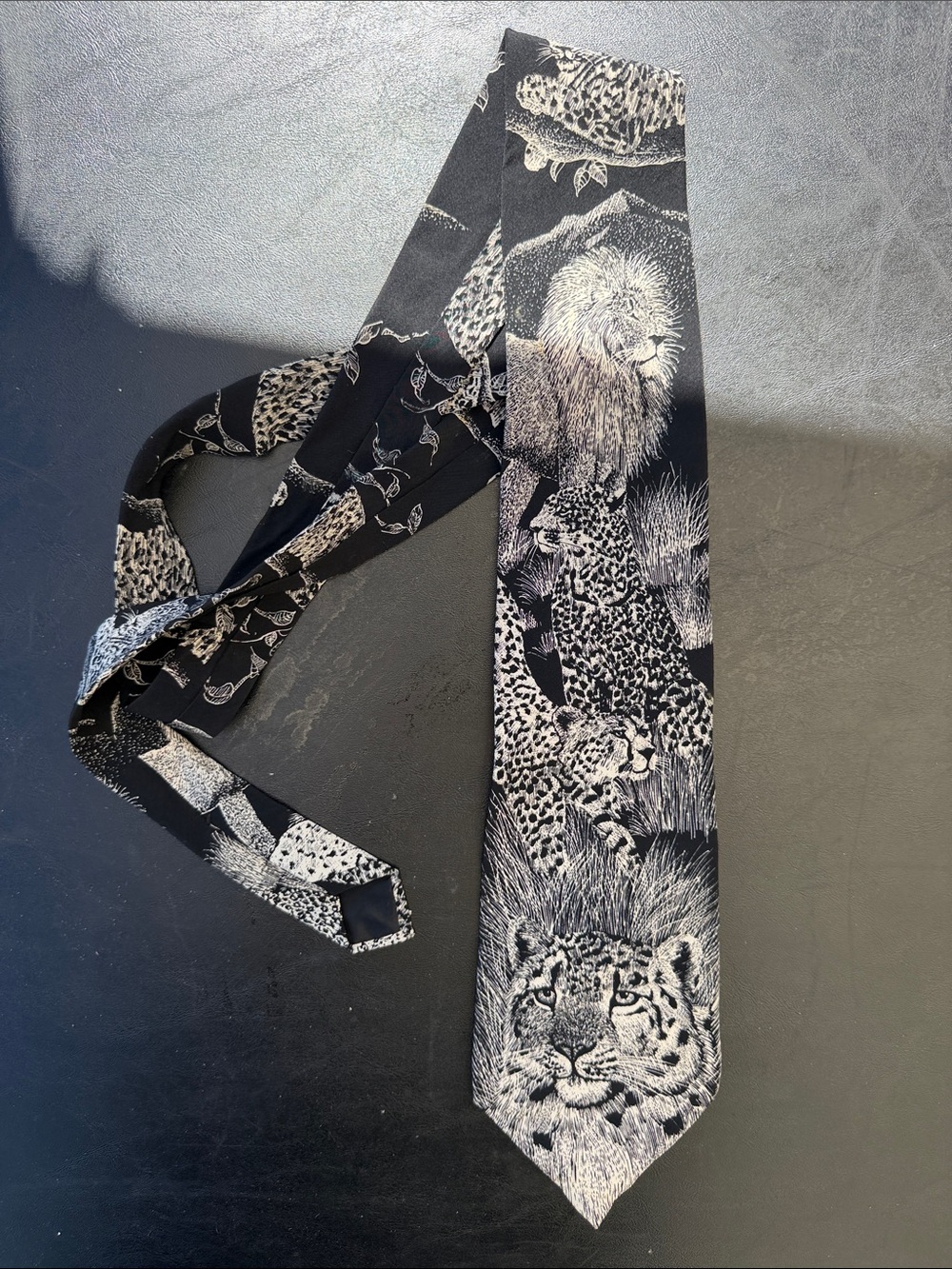 Men's Black & White Wildlife Print Tie